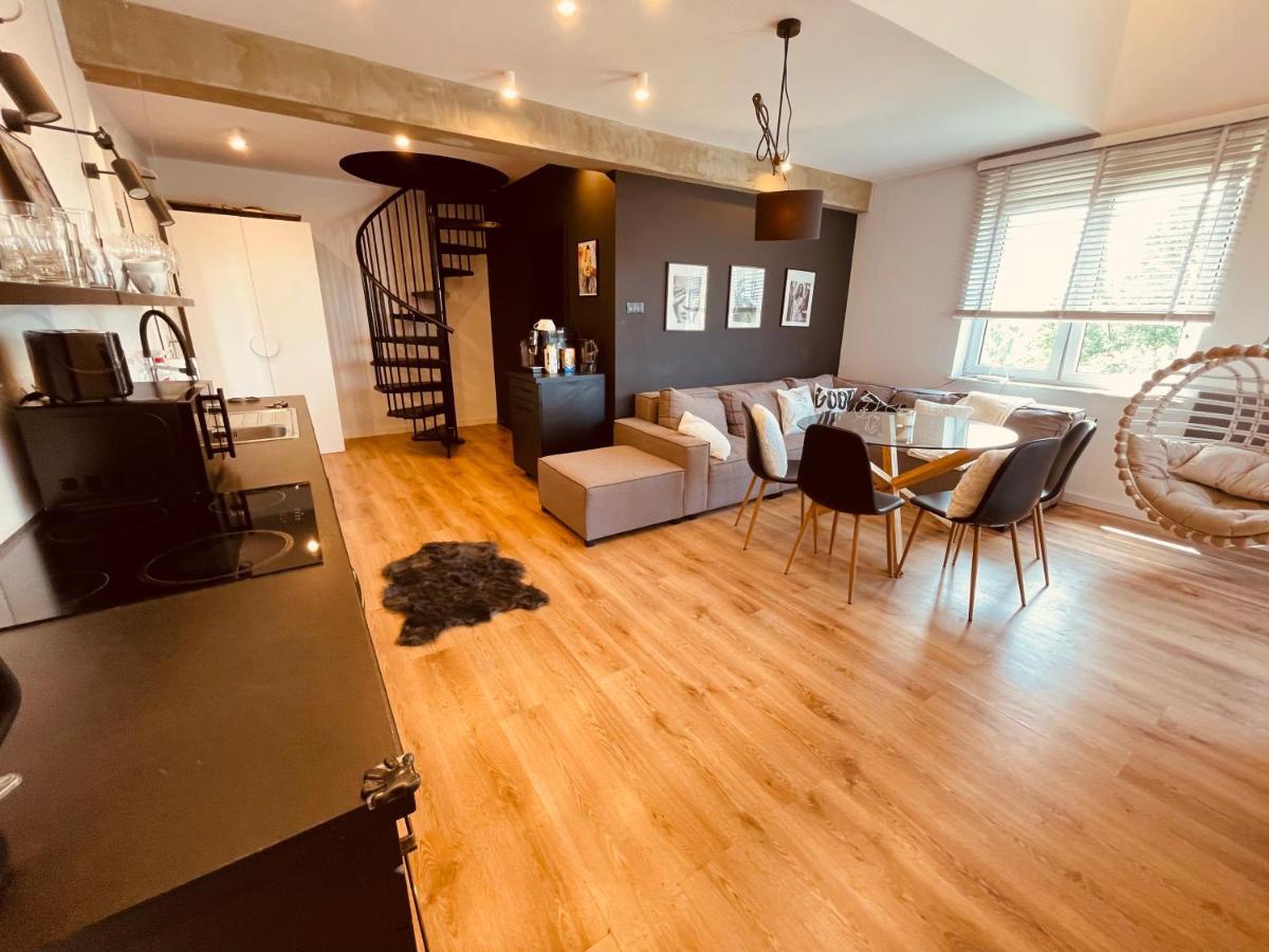 Apartamenty Ktw Penthouse Z Tarasem คาโตวีตเซ ภายนอก รูปภาพ