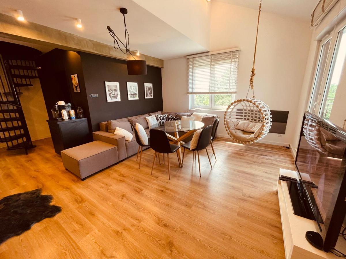 Apartamenty Ktw Penthouse Z Tarasem คาโตวีตเซ ภายนอก รูปภาพ