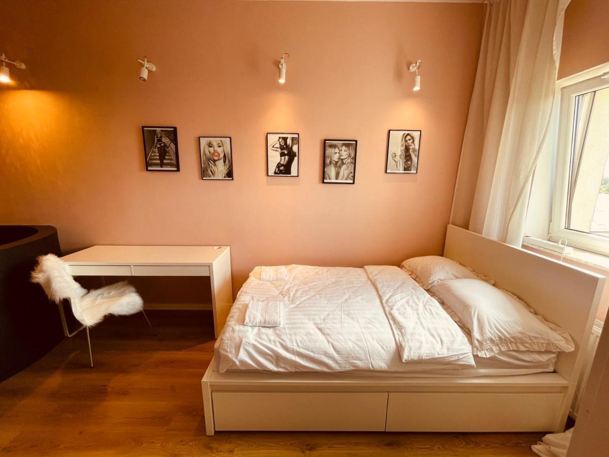 Apartamenty Ktw Penthouse Z Tarasem คาโตวีตเซ ภายนอก รูปภาพ